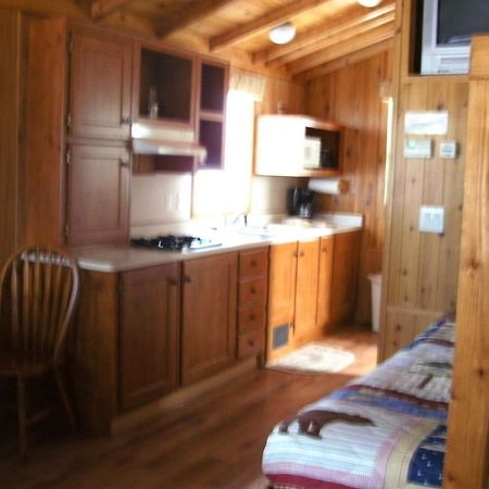Bend-Sunriver Camping Resort Studio Cabin 6 ภายนอก รูปภาพ