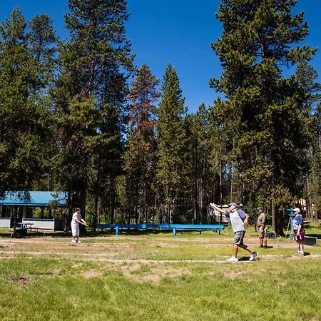 Bend-Sunriver Camping Resort Studio Cabin 6 ภายนอก รูปภาพ