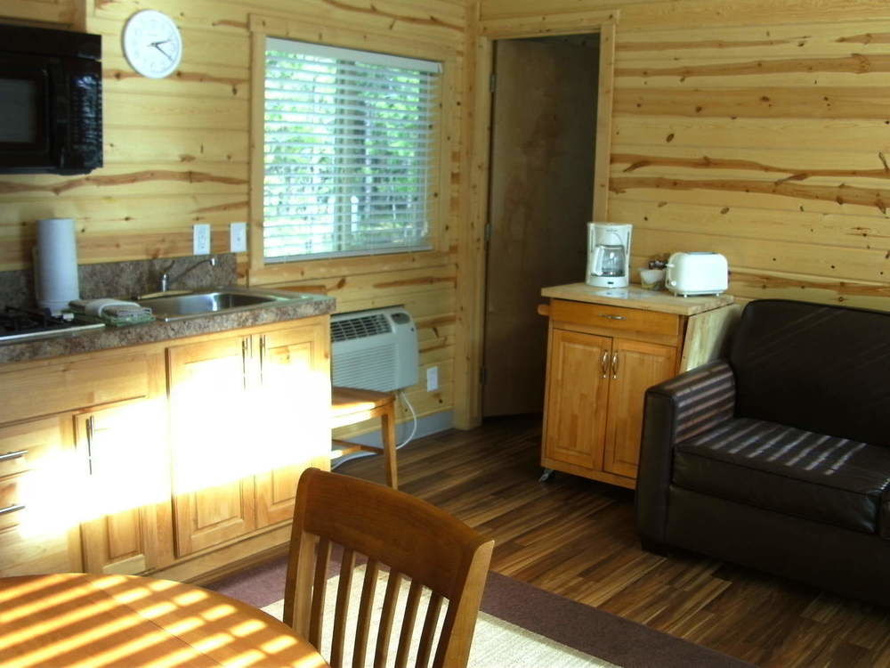 Bend-Sunriver Camping Resort Studio Cabin 6 ภายนอก รูปภาพ