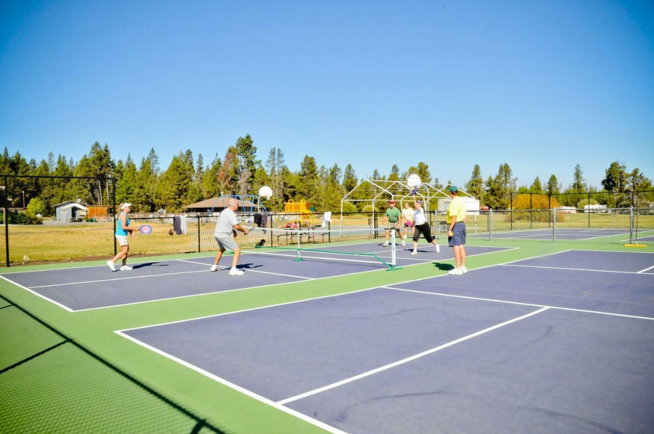 Bend-Sunriver Camping Resort Studio Cabin 6 ภายนอก รูปภาพ