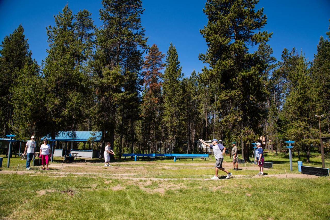 Bend-Sunriver Camping Resort Studio Cabin 6 ภายนอก รูปภาพ
